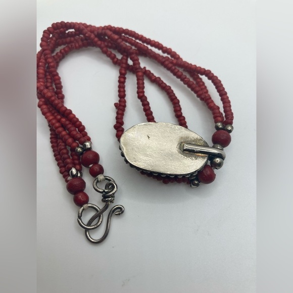 Vtg Boho Red Wood Bead Necklace & Pendant Silver Tone Metal 17” + 1.5” Pendant - Picture 5 of 7